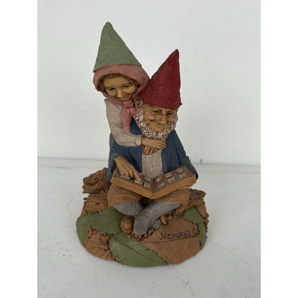 Tom Clark Memories Gnome Figurine 2000 Storybook Reading Couple Cairn Studio